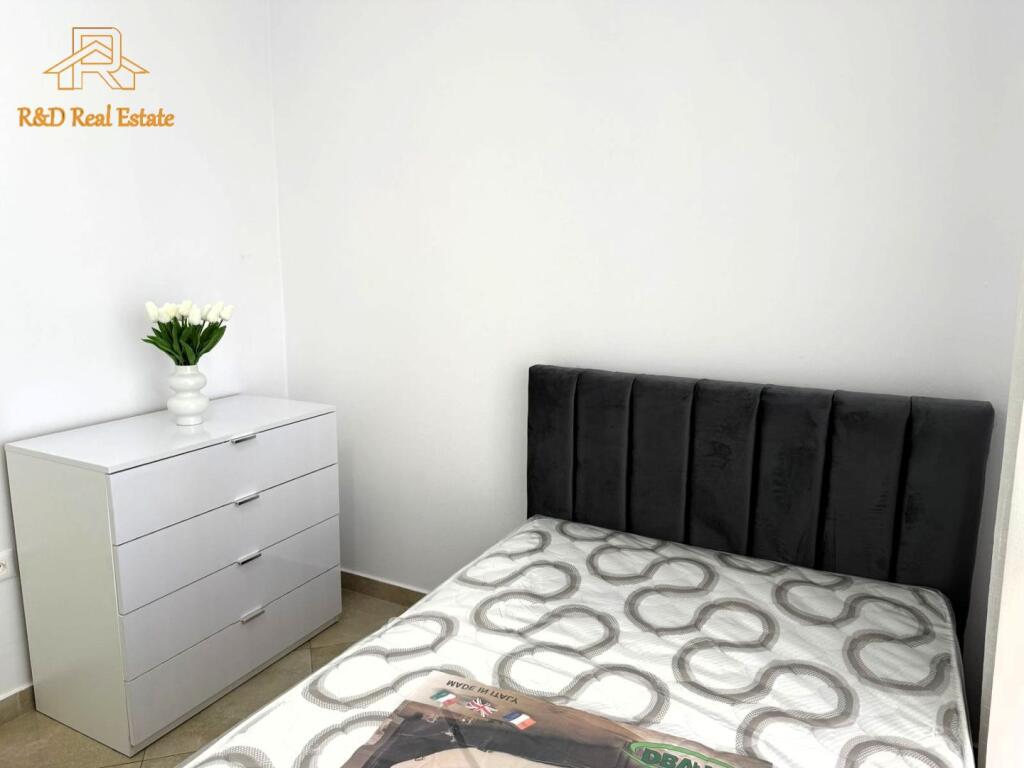 🏡 Jepet me qira apartament 2+1 – Rr. Barrikadave