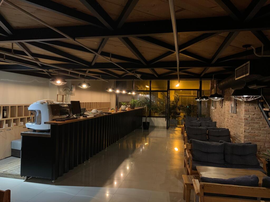 SHITET BAR – KAFE BULEVARDI SHETITORJA PALMAVE, LUSHNJE