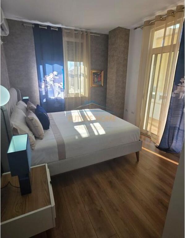 SHITET APARTAMENT 1+1 TEK 21DHJETORI,PRANE MOZAIKUT