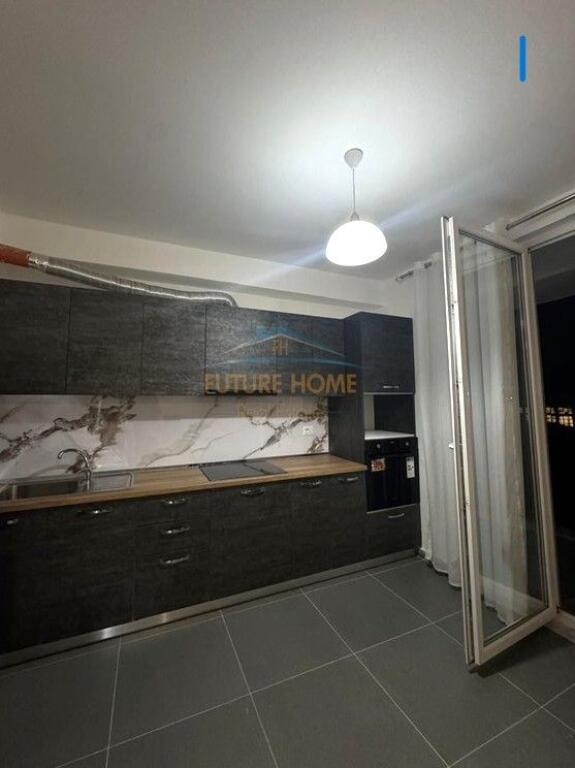 Apartament 2+1 per qera, Rruga 5 Maji, Tirane