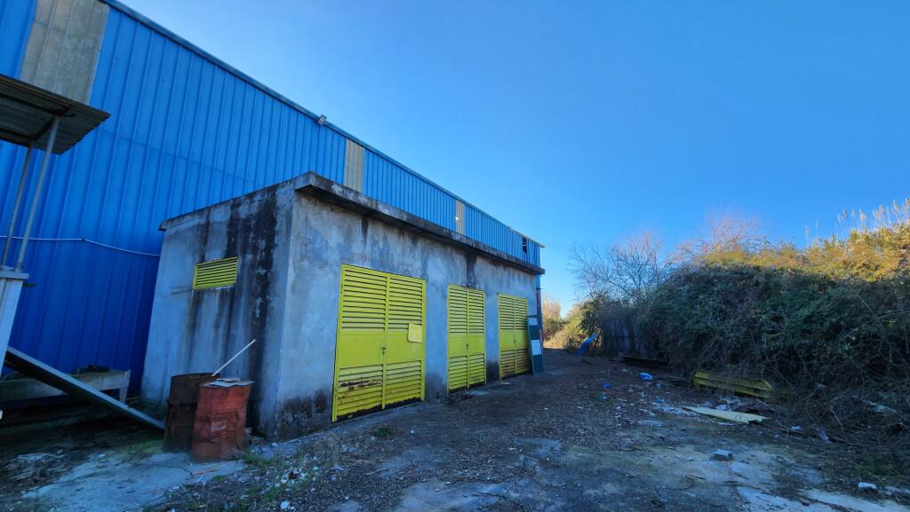 SHITET KAPANON TRUALL NDERTESE ZYRA LUSHNJE