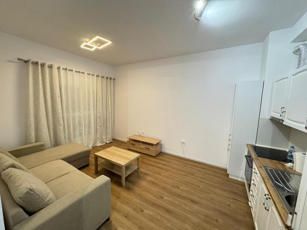 🏡 Jepet me qira apartament 1+1 📍 Ali Demi, Kompleksi Kadiu💶 Çmimi: 45.000 lekë / muaj