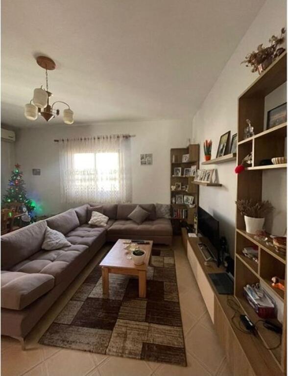 Jepet me Qira Apartament 3+1+2 në Astir