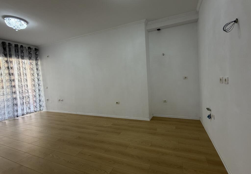 Shitet,Apartament 2+1, Fresku,Tirana