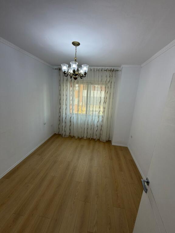 APARTAMENT 1+1 PER SHITJE NE FRESK