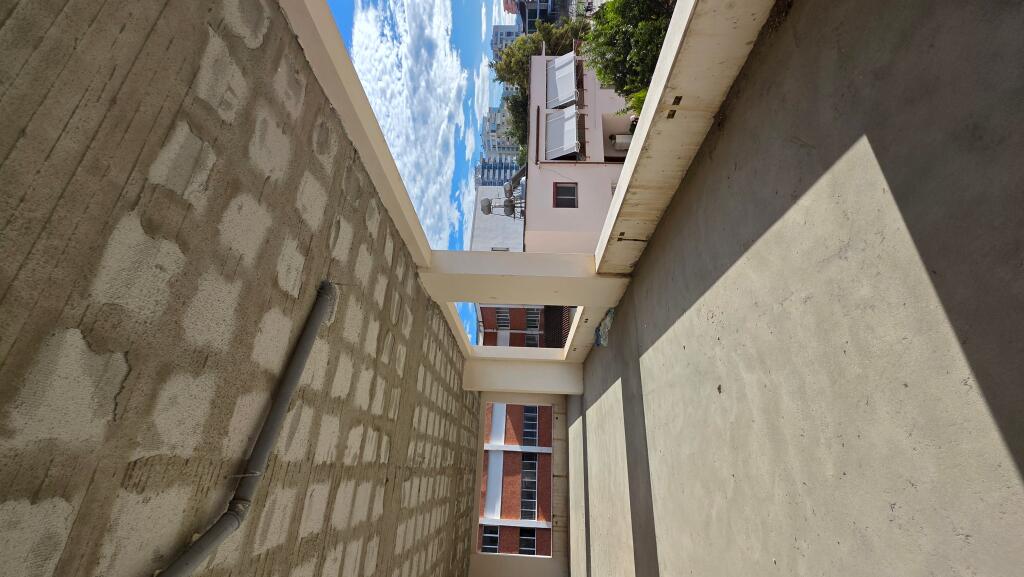 SHITET NJËSI KOMERCIALE MUNDËSI KTHIMI NË APARTAMENTE DHOMA QIRA QENDER QYTETI LUSHNJE