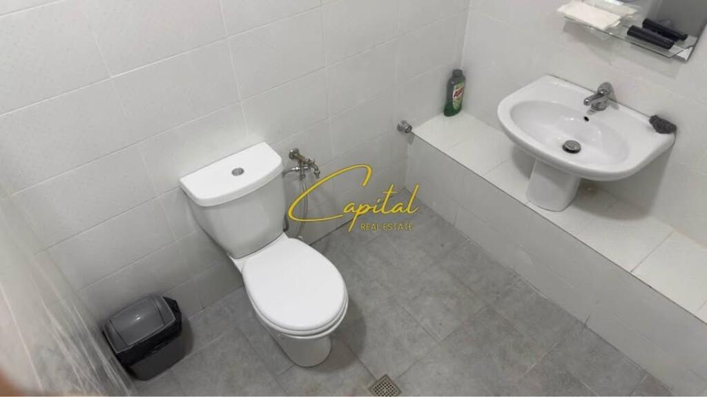 LOCALE COMMERCIALE IN AFFITTO 200 M2 FRESKU 100.000 LEKE