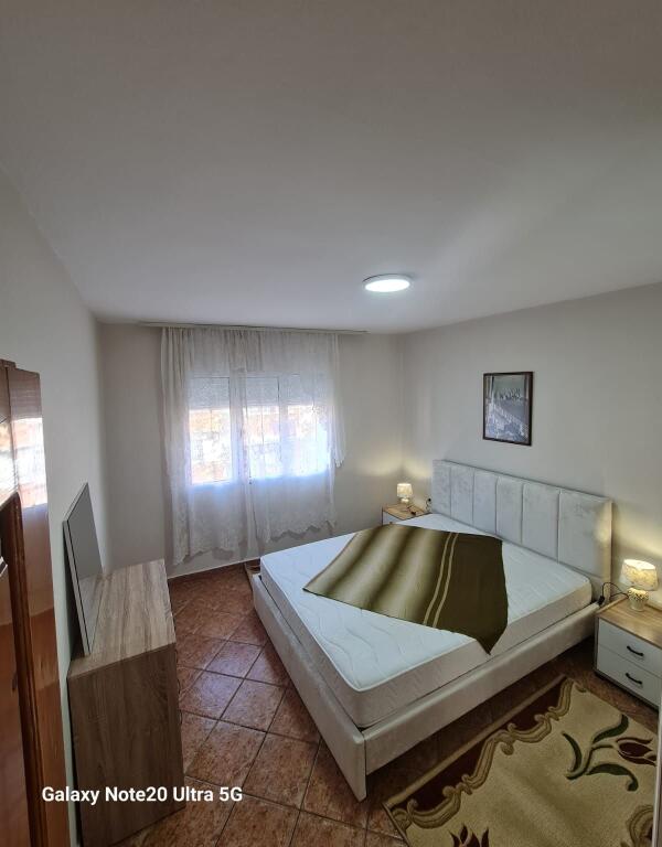 Jepet me qera apartmenti 2+1 te Rruga e Elbasanit