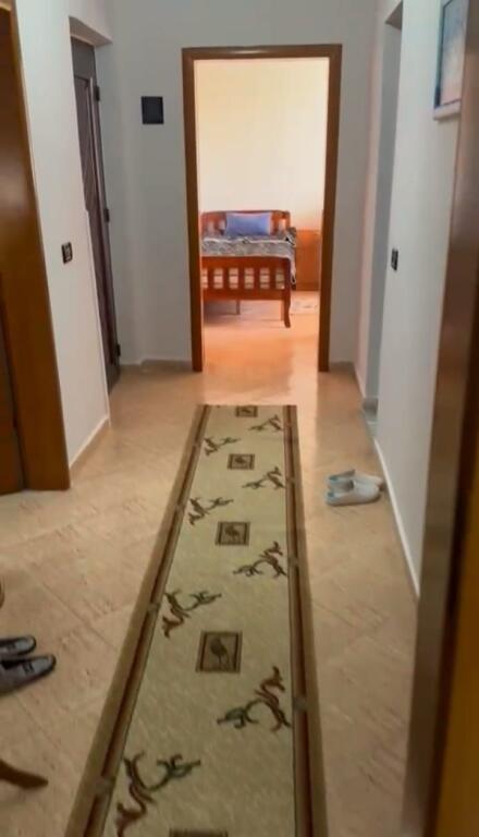 Jepet Shtepi  me qera,    ne Pallat Egzistues 2+1      ID   13951