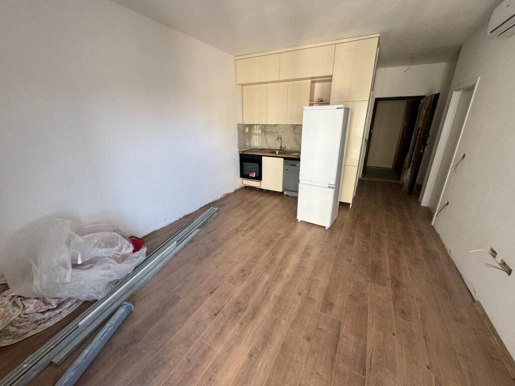 Jepet me qera Apartament 1+1  Adresa : Zogu i Zi  Vetem me guzhine  Kati 5  Cmimi 600 mij lek