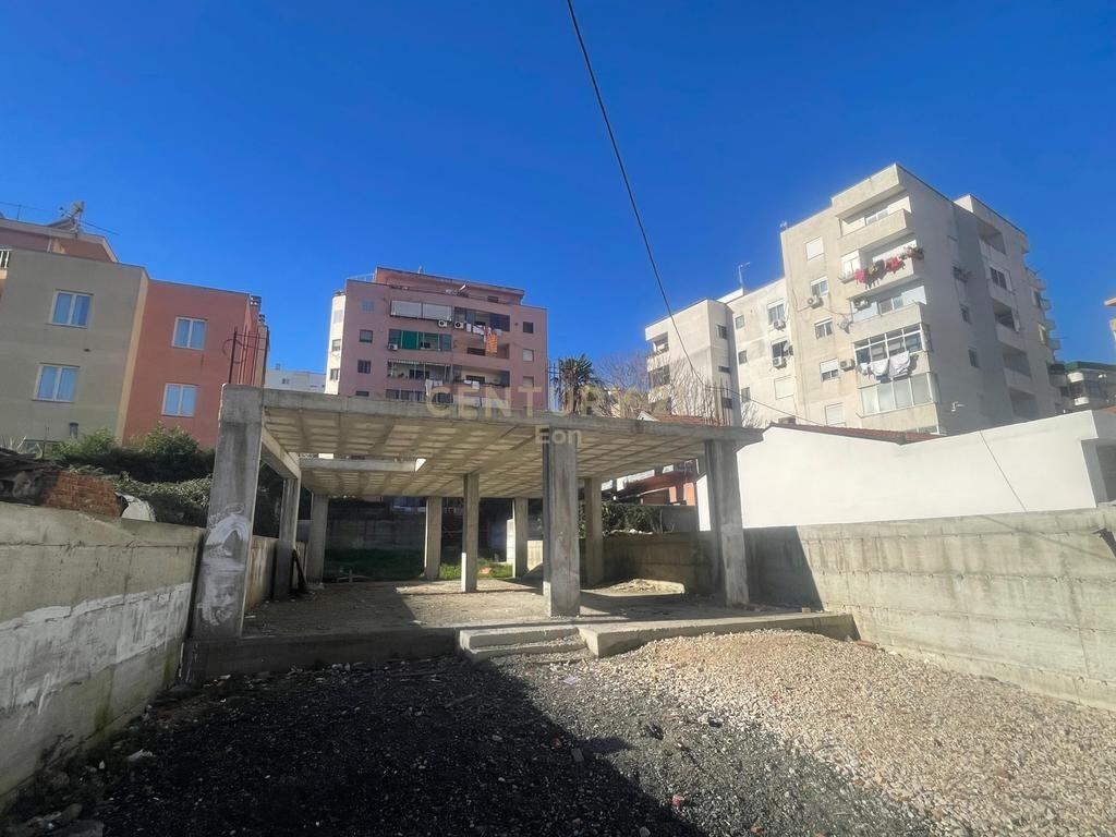 Terreno in Vendita con Permesso di Costruzione presso Rrugica e Kuminit, Durrës !
