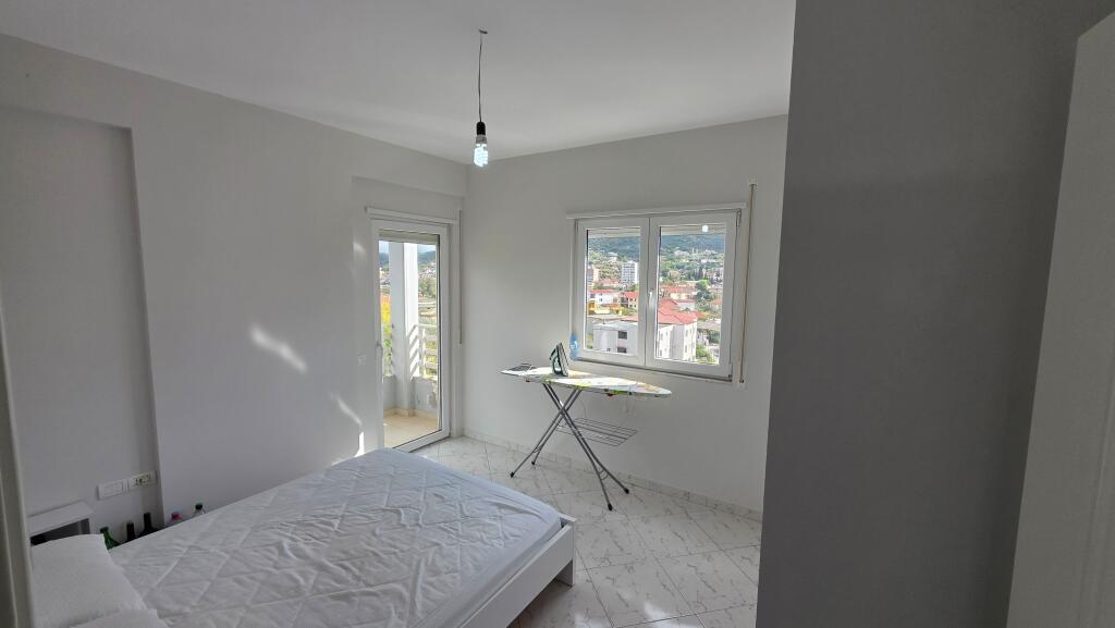 SHITET APARTAMENT 2+2 SHËTITOREN E PALMAVE LUSHNJE