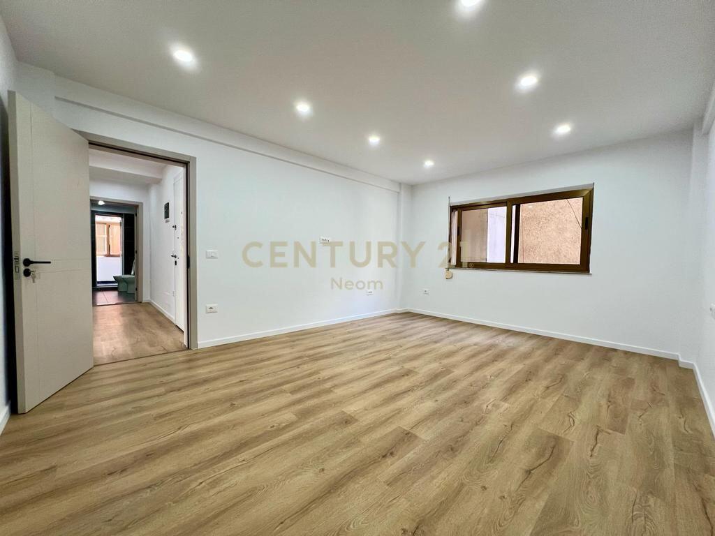 Bloku, Piazza Willson, Affittiamo locale per ufficio