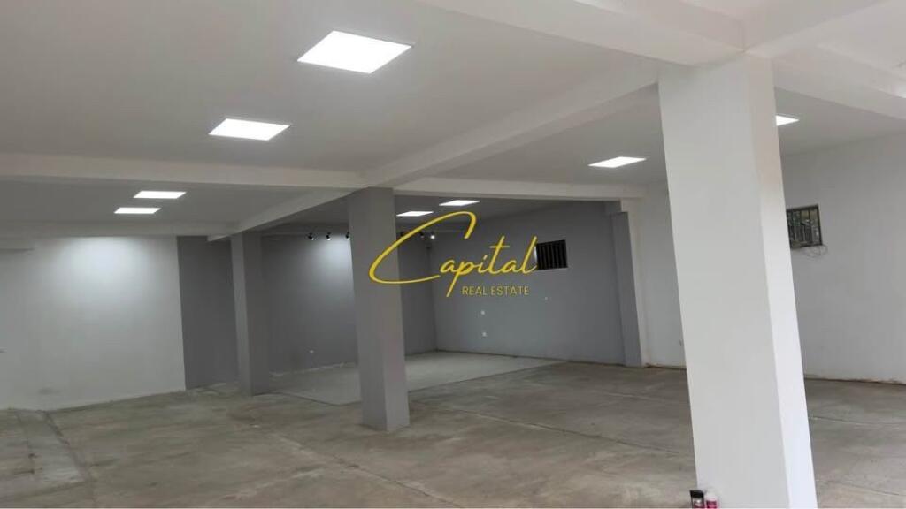 LOCALE COMMERCIALE IN AFFITTO 200 M2 FRESKU 100.000 LEKE