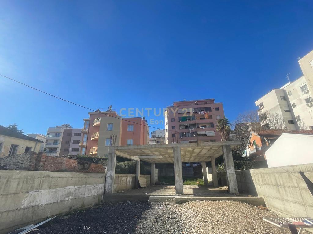 Terreno in Vendita con Permesso di Costruzione presso Rrugica e Kuminit, Durrës !