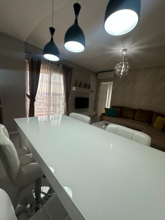 🏡 APARTAMENT 2+1 – UNAZA E RE, PRANË ASTIRIT (ISH DOGANA)
