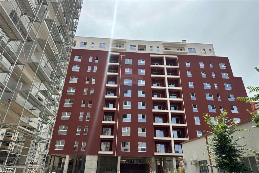 REUGA DRITAN HOXHA,ZOGU I ZI REZIDENCA AURA Shesim super apartament 2+1+2.