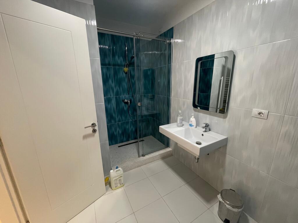 Jepet apartament me qera tek Ambasador 3