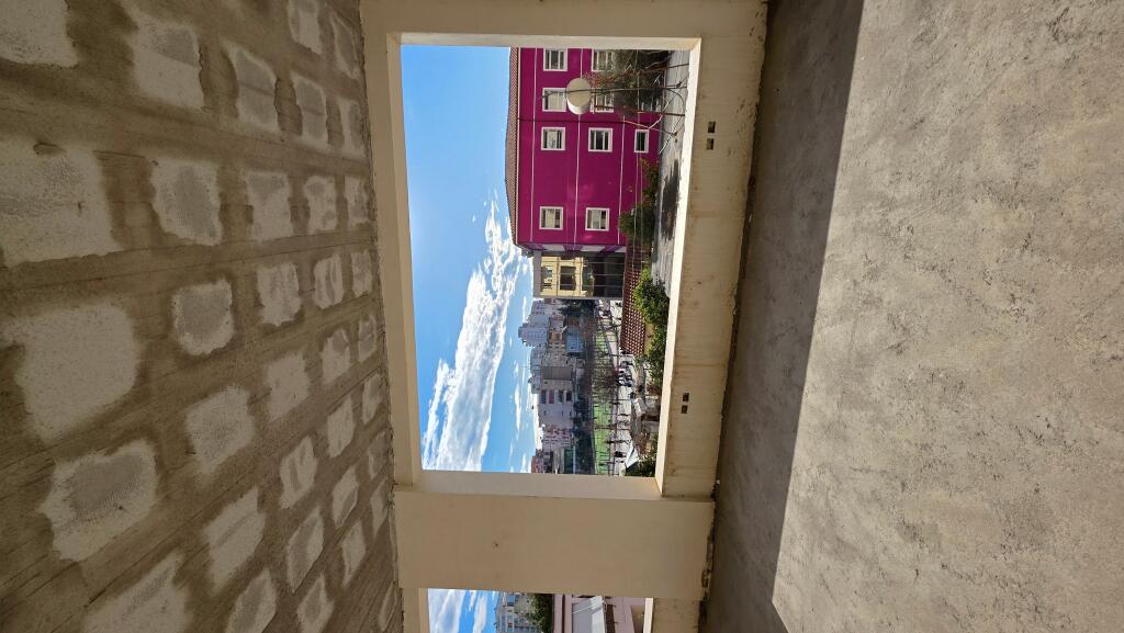 SHITET NJËSI KOMERCIALE MUNDËSI KTHIMI NË APARTAMENTE DHOMA QIRA QENDER QYTETI LUSHNJE