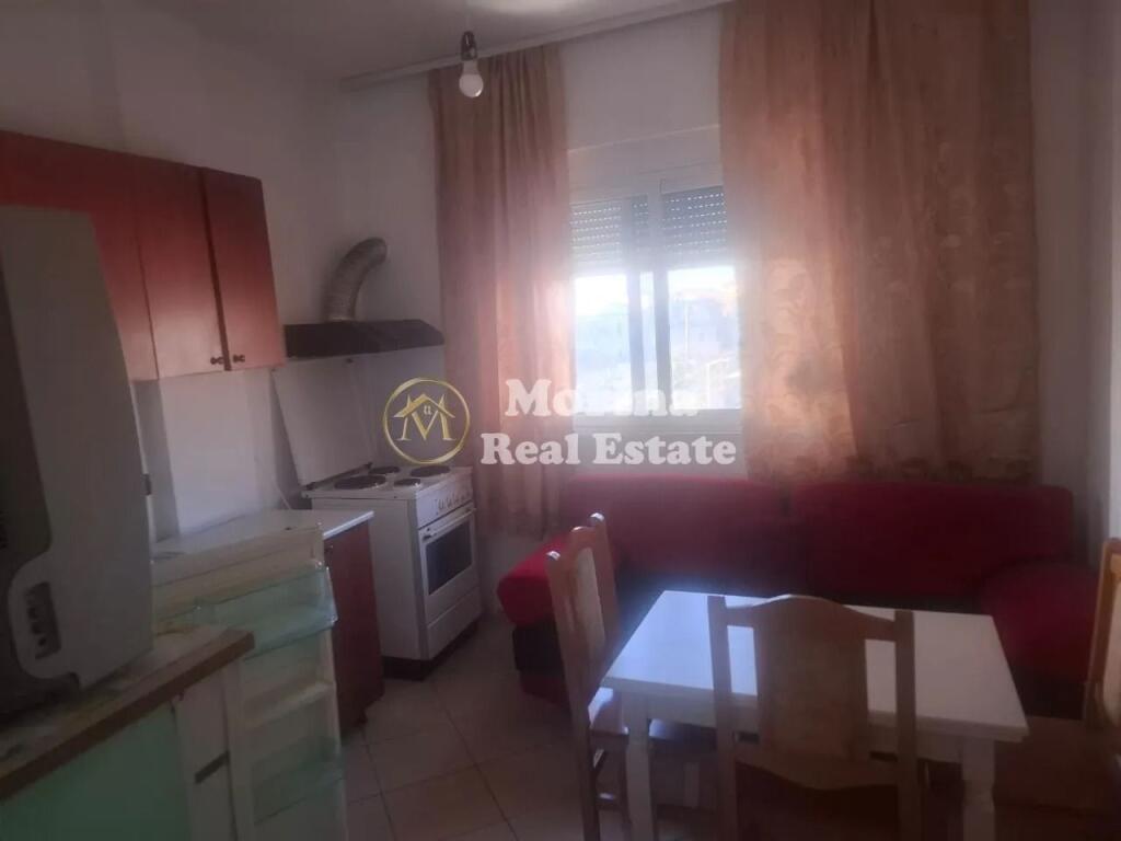 Hyrje Private 2+1, prane Fakultetit te Mjekesise, Rruga Selaudin Zorba, 350 Euro