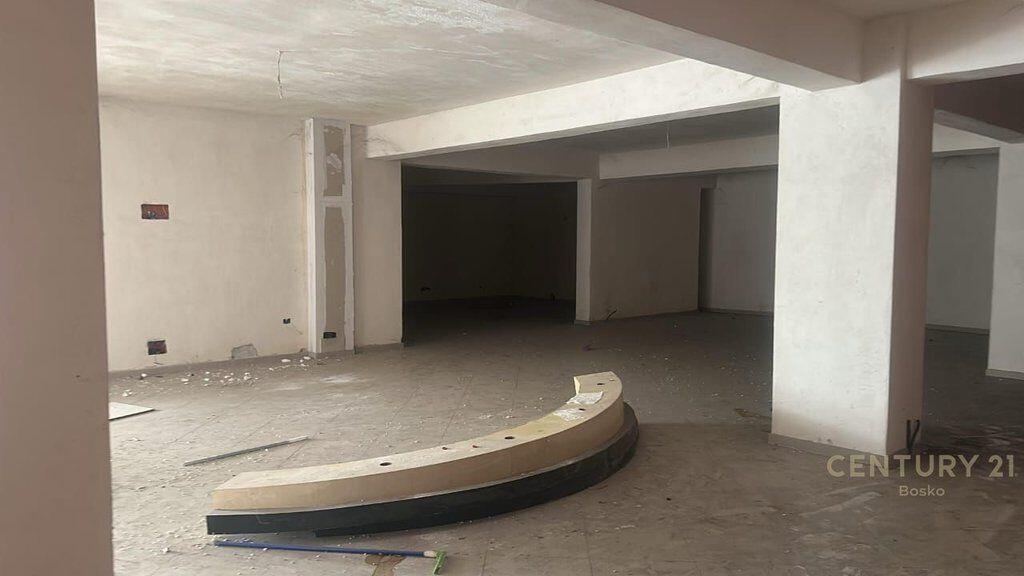 In vendita - Unità di servizio 262 m2, piano terra a Fresk