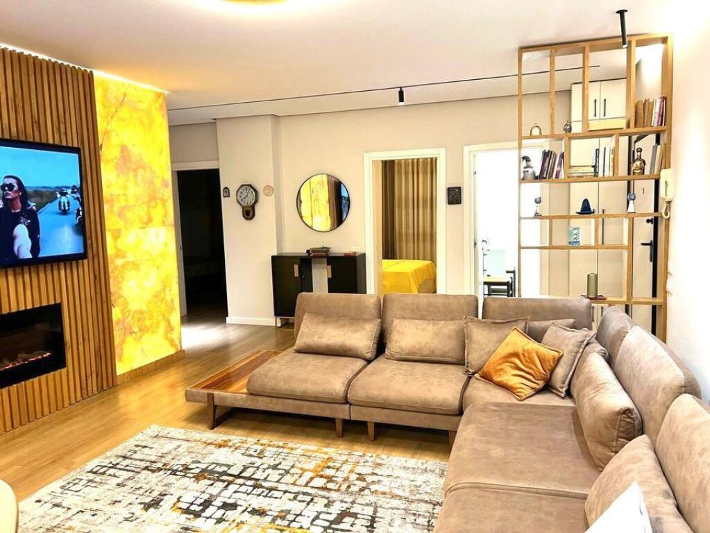 Rruga e Kavajes, prane Square 21 japim me qira: 3+1+2 tualete