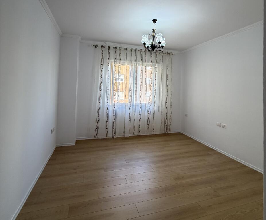 Shitet apartament 1+1, Fresku,Tirana.