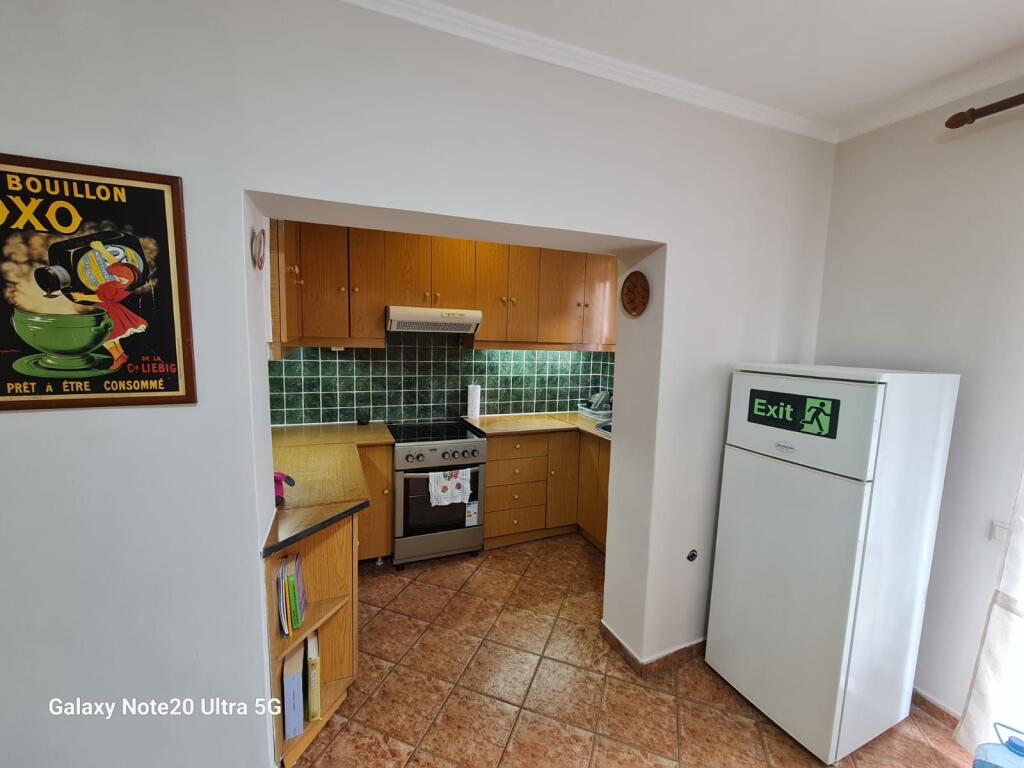 Jepet Shtepi  me qera,    ne Pallat Egzistues 2+1         ID   13863        