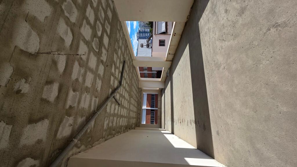 SHITET NJËSI KOMERCIALE MUNDËSI KTHIMI NË APARTAMENTE DHOMA QIRA QENDER QYTETI LUSHNJE