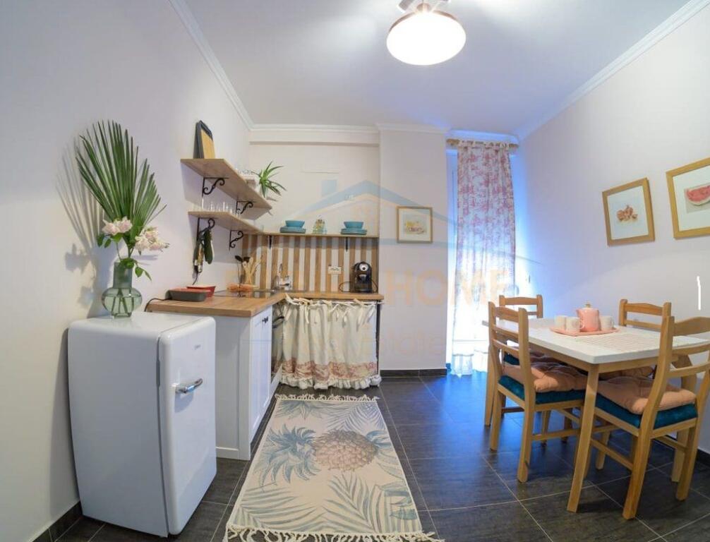 SHITET APARTAMENT 2+1 TEK RRUGA E BARRIKADAVE