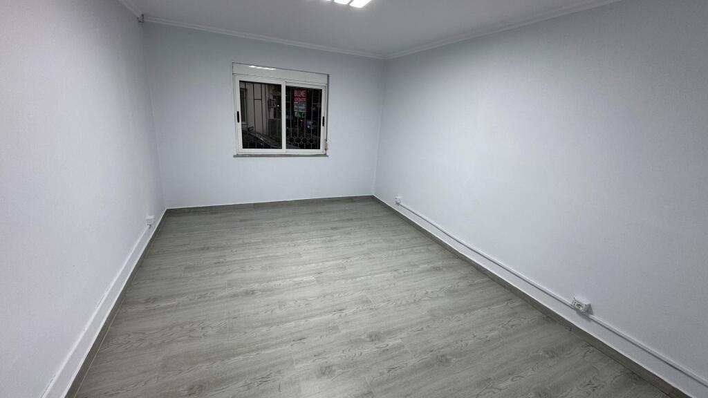 In affitto, ufficio di fronte a Delijorgji, il palazzo con le frecce