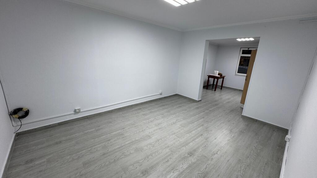 In affitto, ufficio di fronte a Delijorgji, il palazzo con le frecce