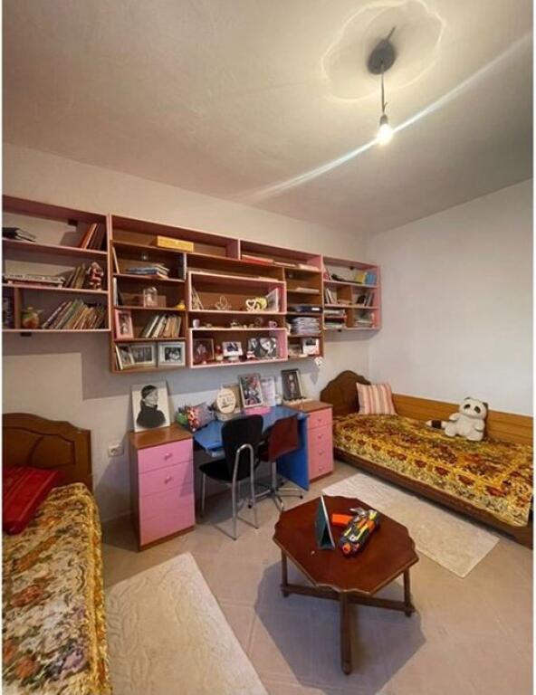 Jepet me Qira Apartament 3+1+2 në Astir