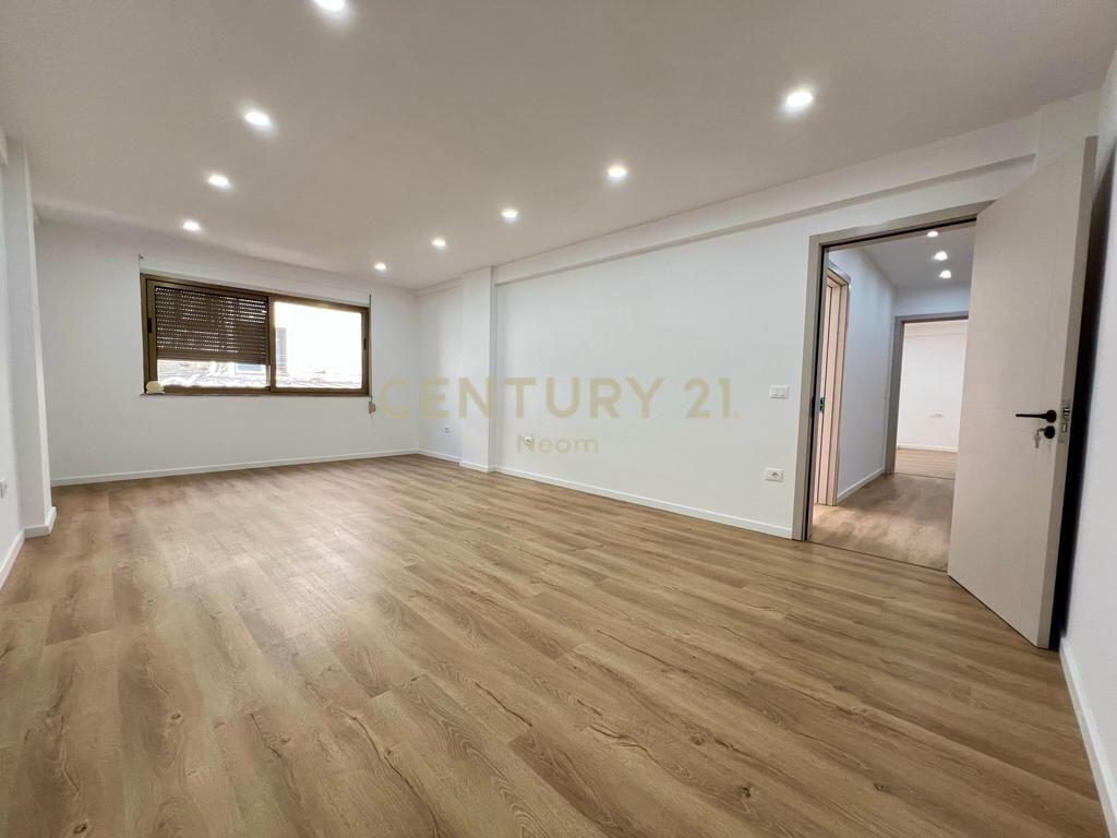 Bloku, Piazza Willson, Affittiamo locale per ufficio