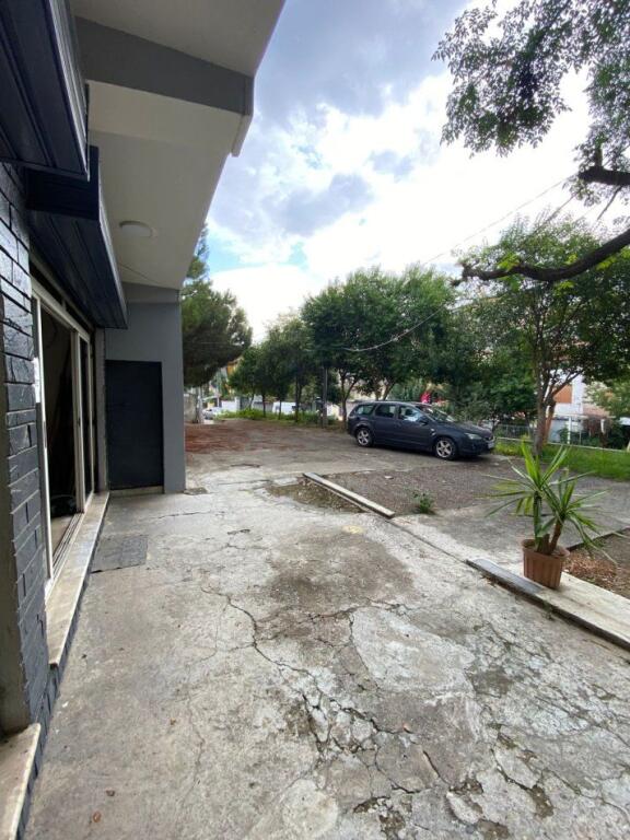 Jepet me Qera ambjent biznesi Kati 0, 70 m² 250 € ELBASAN (Prane Universiteti ALEKSANDER XHUVANI)