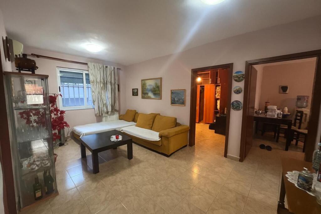 Shitet Apratment me adrese 📍 Rruga Niko Avrami, pranë shkollës “Bajram Curri”