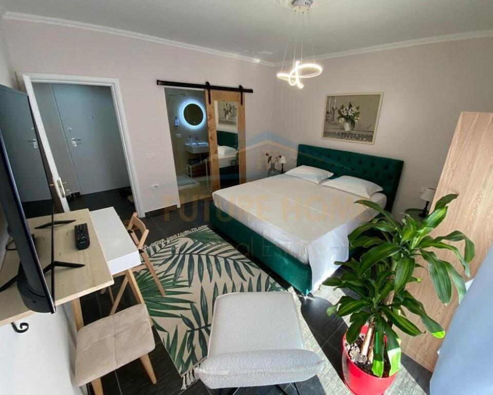 SHITET APARTAMENT 2+1 TEK RRUGA E BARRIKADAVE