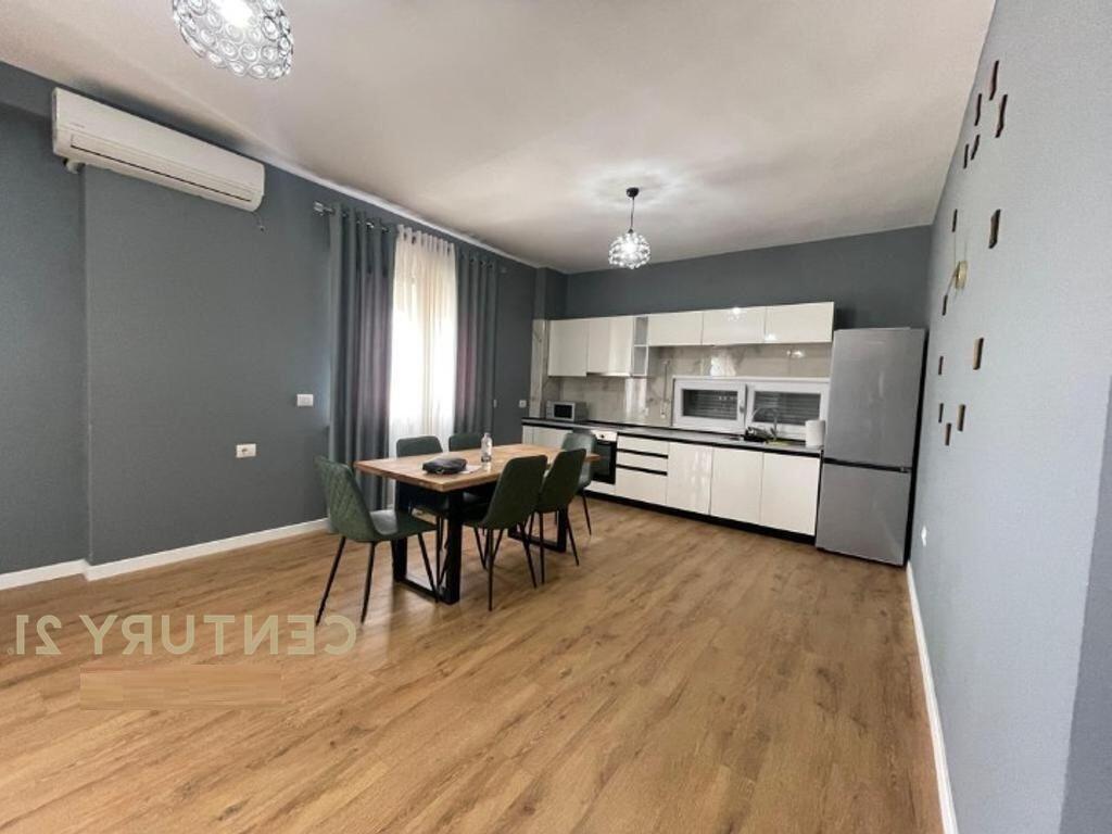 APARTMENT FOR RENT 2+1+2+PARKING SPOT AT THE BOTANICAL GARDEN!