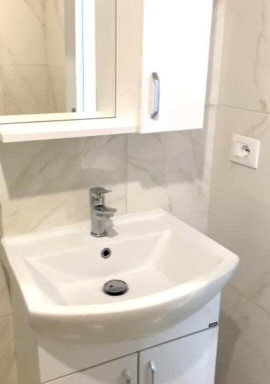 APARTAMENT ME QERA 1+1 ALI DEMI 40.000 LEKE