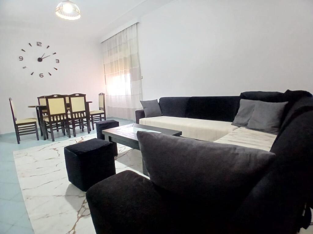 Jepet Me Qera Apartament 2+1+2 Tualete +1 Ballkon