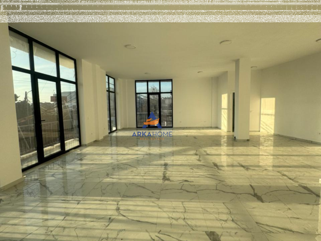 LOCALE COMMERCIALE IN AFFITTO 140M2 "SAUK, INCROCIO VERSO FARKË" 90.000 LEKE