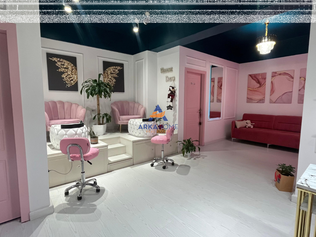 JEPET AMBIENT ME QERA 70M2 ⁠"RRUGA MYSLYM SHYRI" 80.000 LEKE