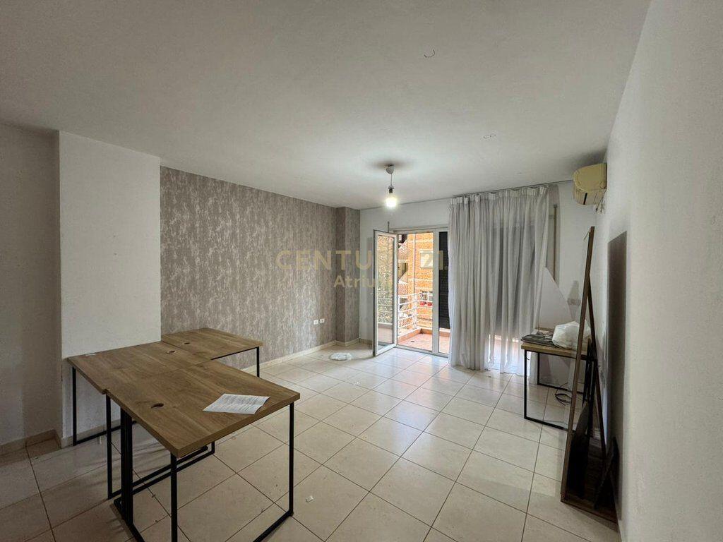 JEPET ME QIRA AMBIENT 1+1 PER ZYRA PRANE MATERNITETIT TE RI !! 450 € /Muaj