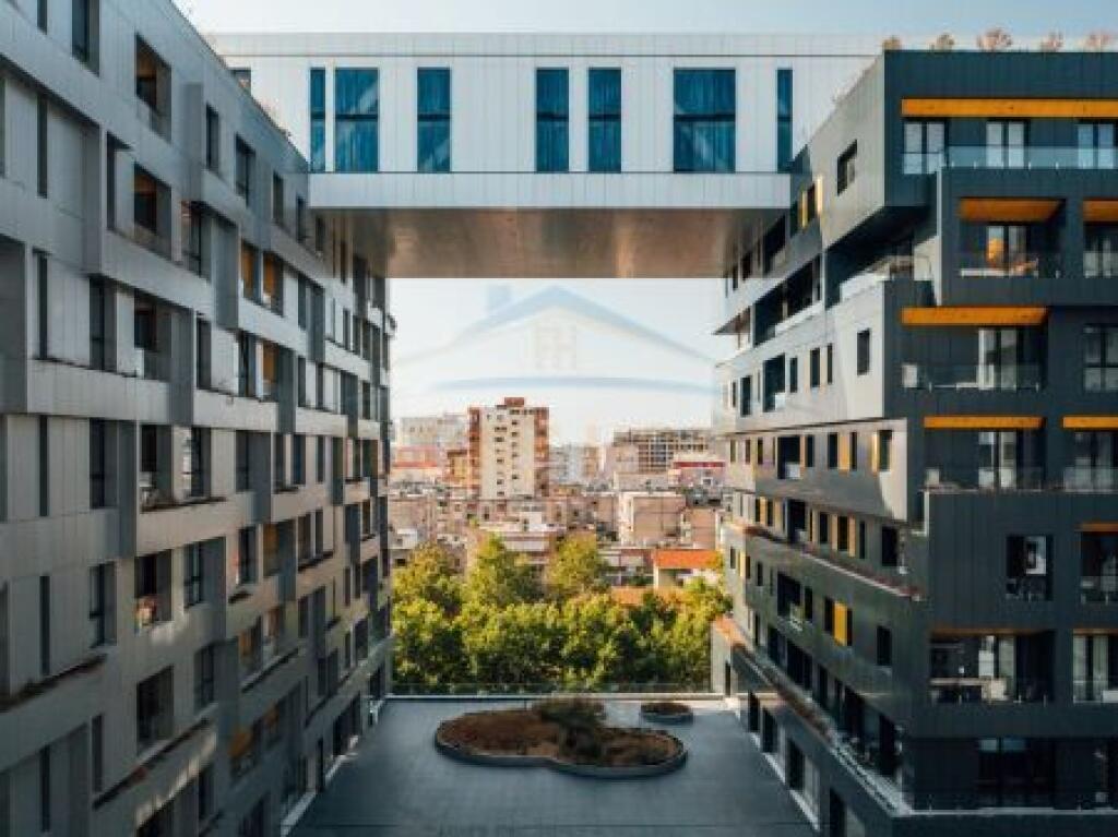 Shitet, Ambjent Biznesi, Rruga e Kavajës, Tiranë