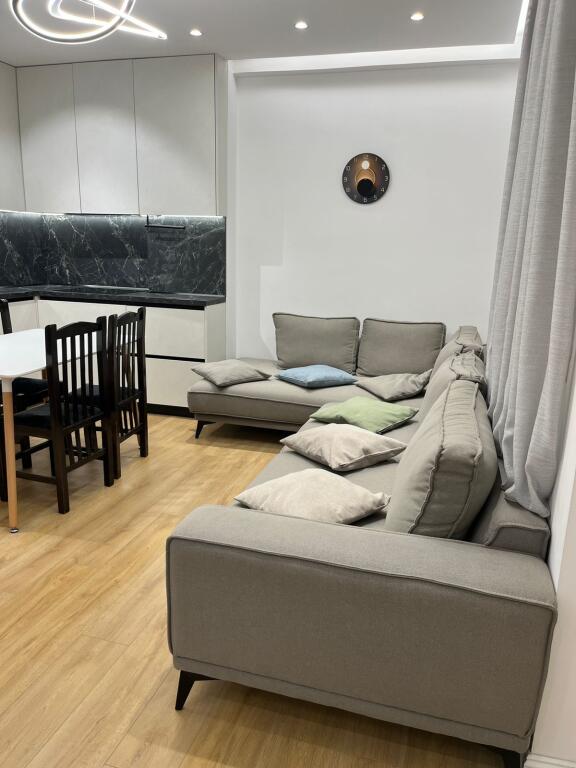 🏠 Apartament me qira 2+1 – Fusha e Aviacionit