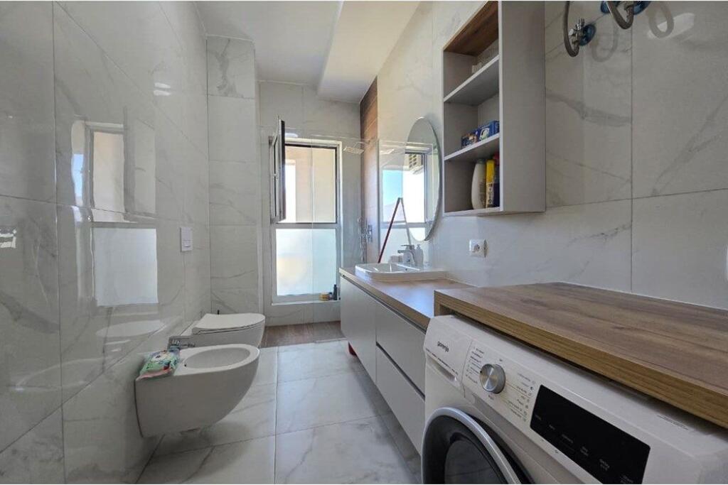 Apartament 2+1+2 + Post Parkimi Bulevardi i Ri !!
