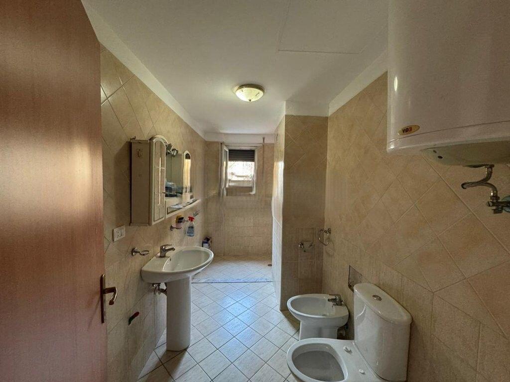 JEPET ME QIRA AMBIENT 1+1 PER ZYRA PRANE MATERNITETIT TE RI !! 450 € /Muaj