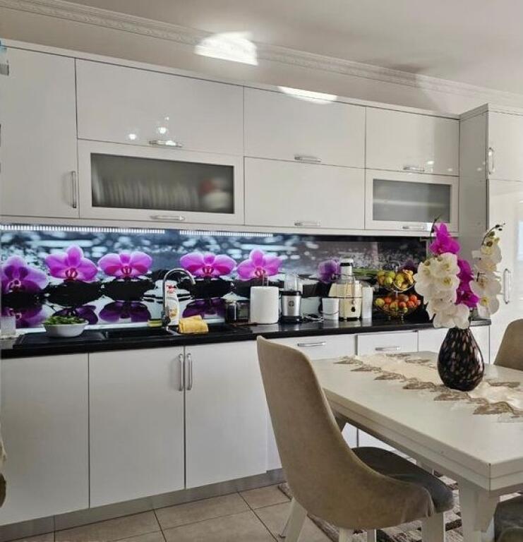 Shitet apartament 2+1 tek Casa Italia.