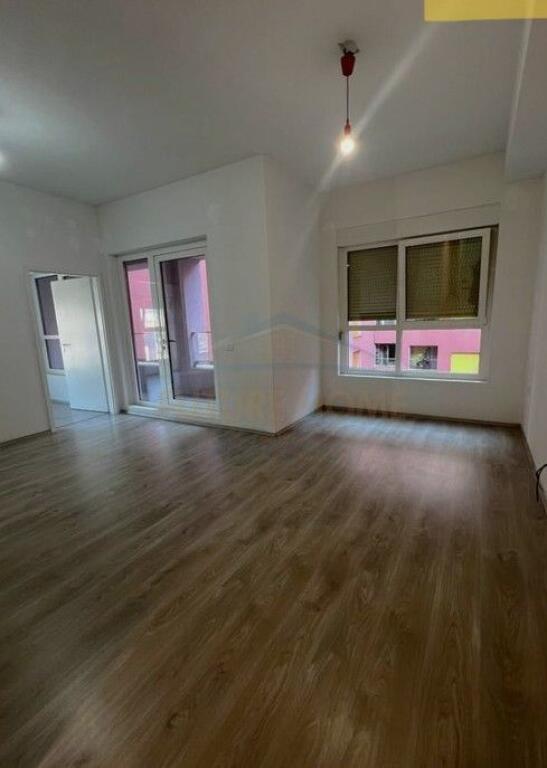 In vendita, Appartamento 1+1, Complesso Mangalem, Tirana.