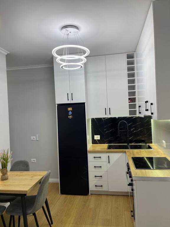 🏡 Shitet apartament 1+1 te Liqeni i Thate